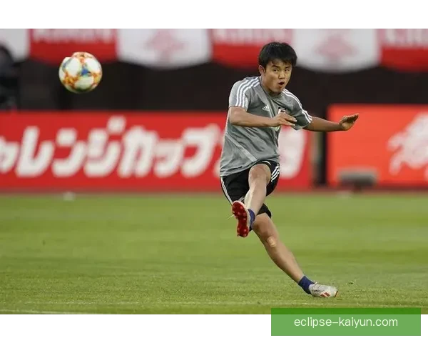 久保建英持续与伤病斗争，状态备受关注。